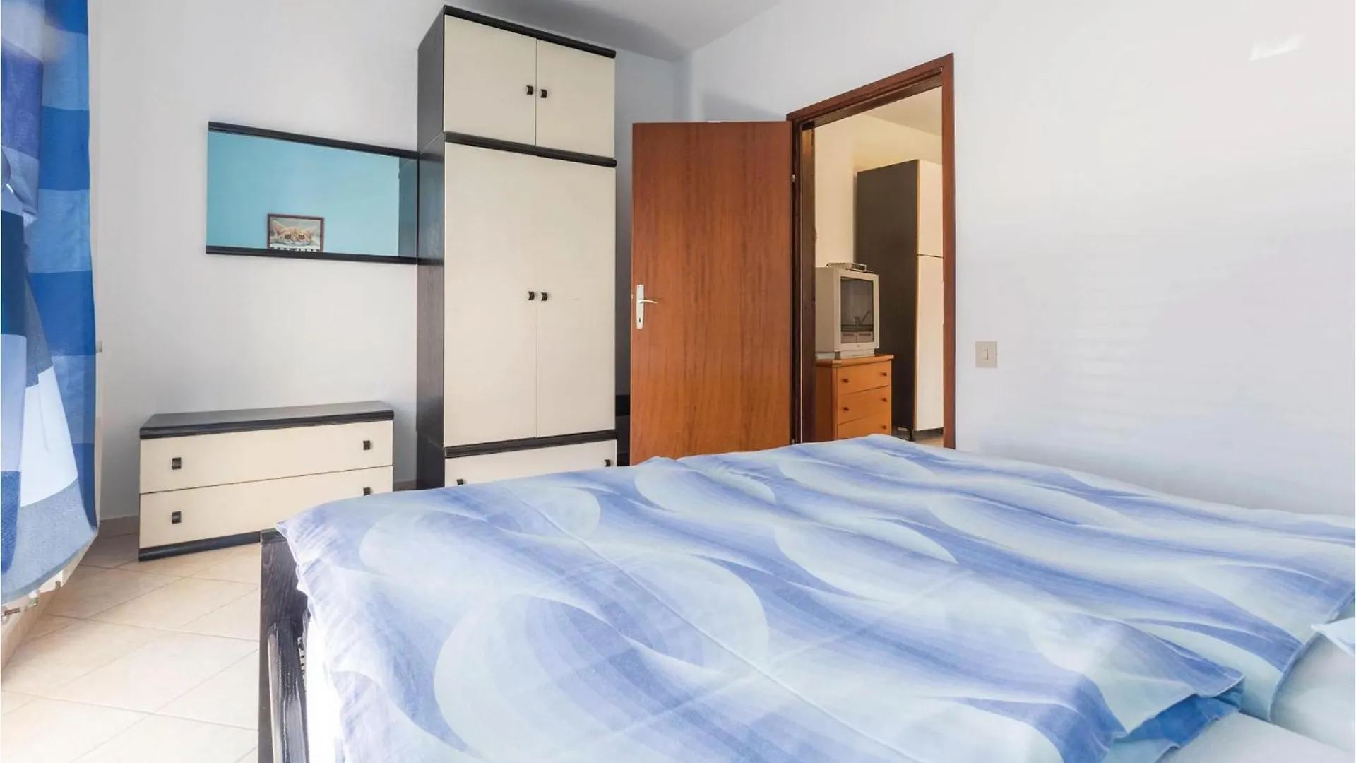 2 Bedroom Beautiful Apartment In Savudrija 0*,