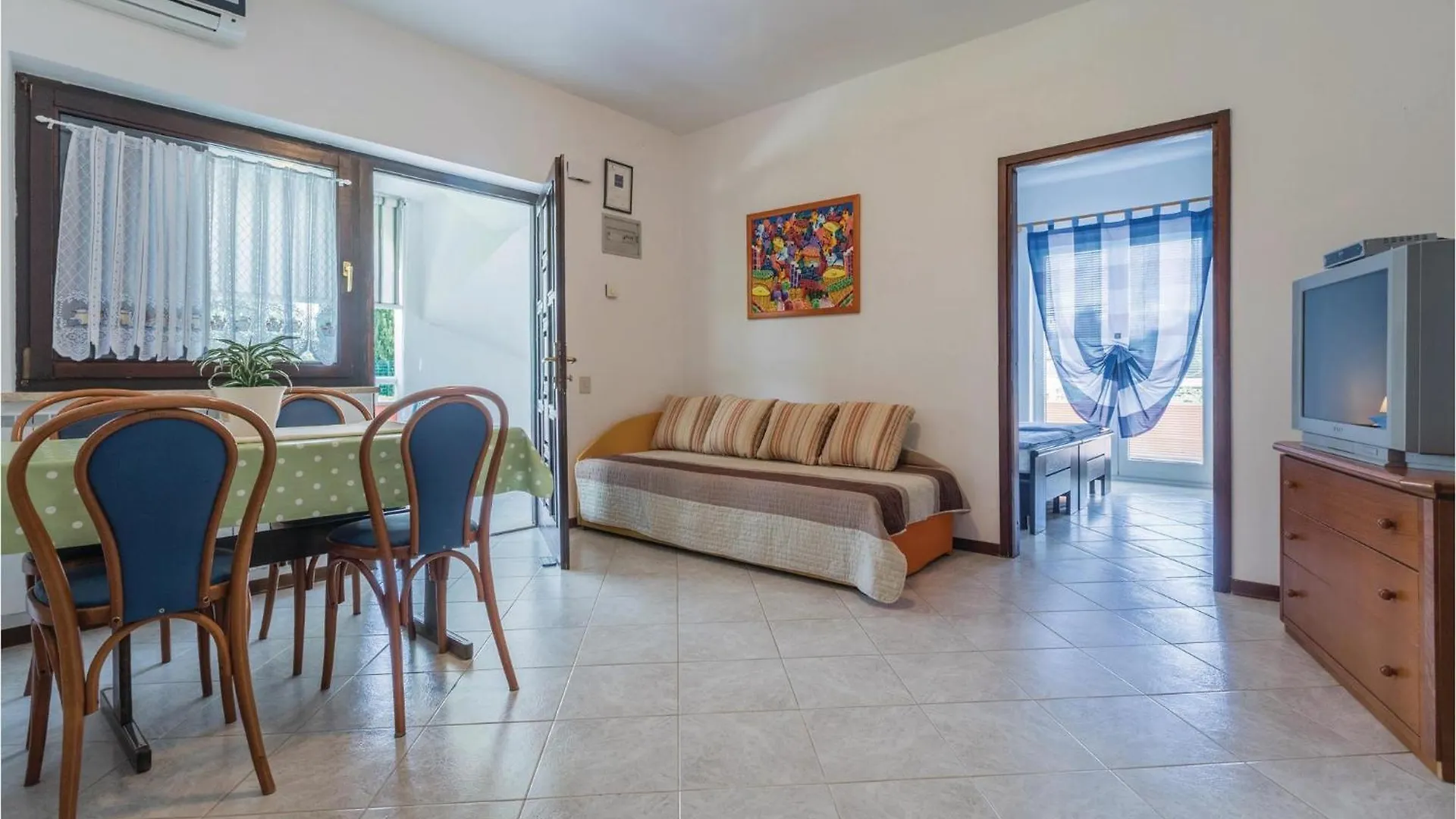 2 Bedroom Beautiful Apartment In Savudrija