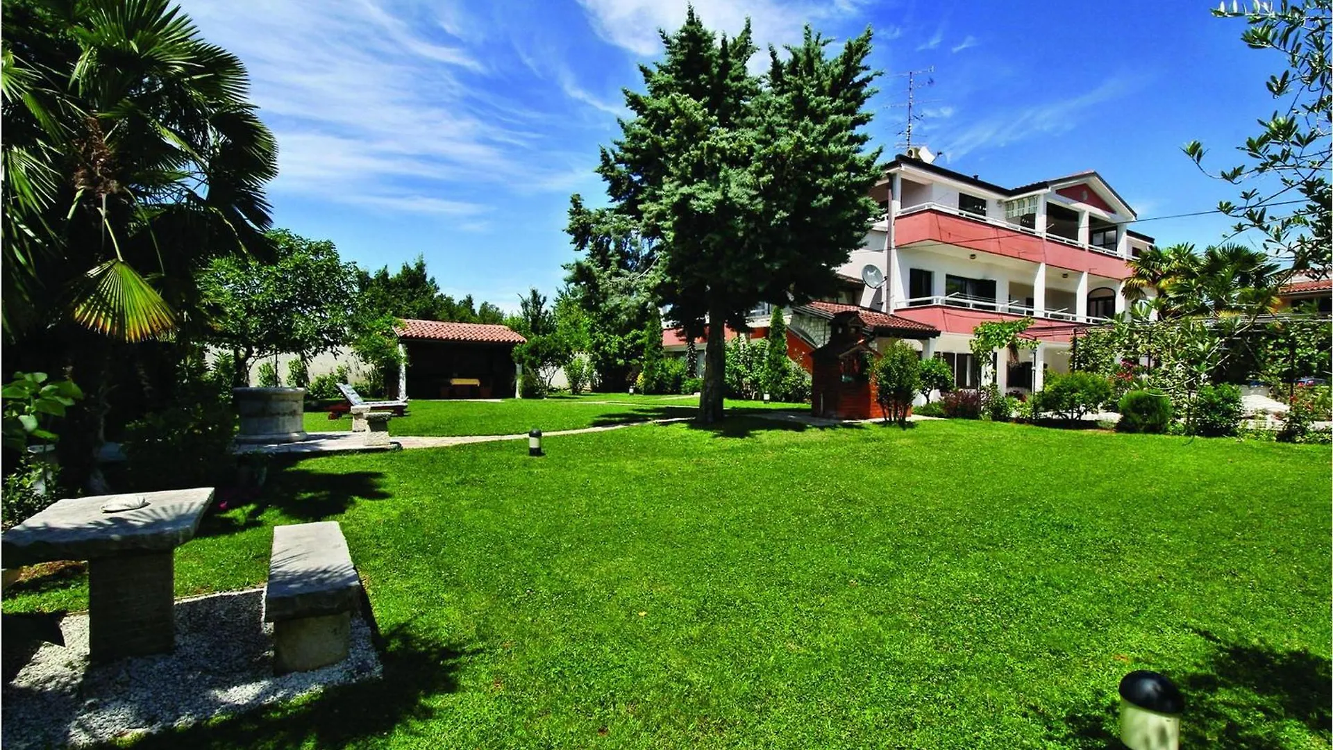 2 Bedroom Beautiful Apartment In Savudrija