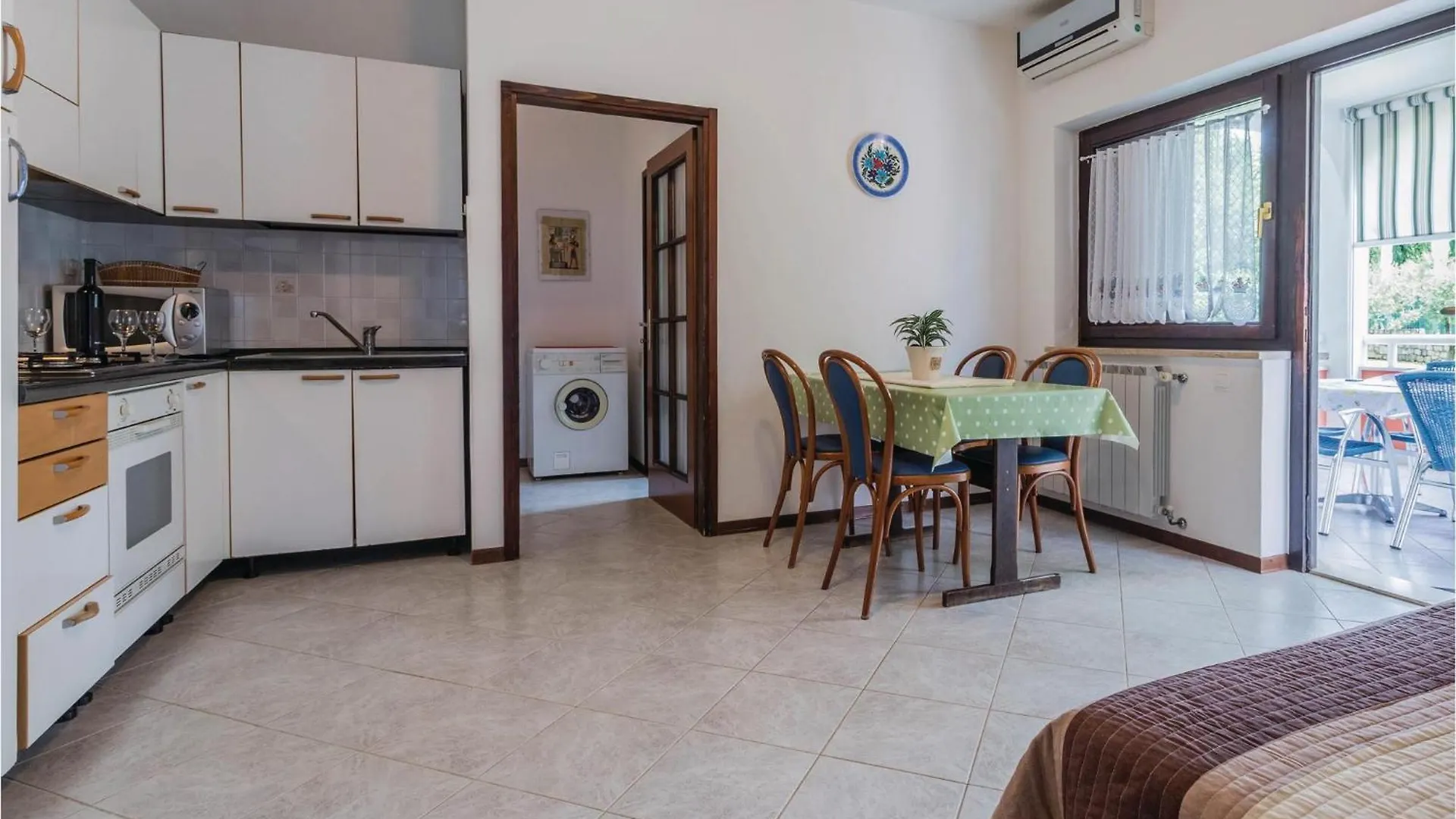 2 Bedroom Beautiful Apartment In Savudrija