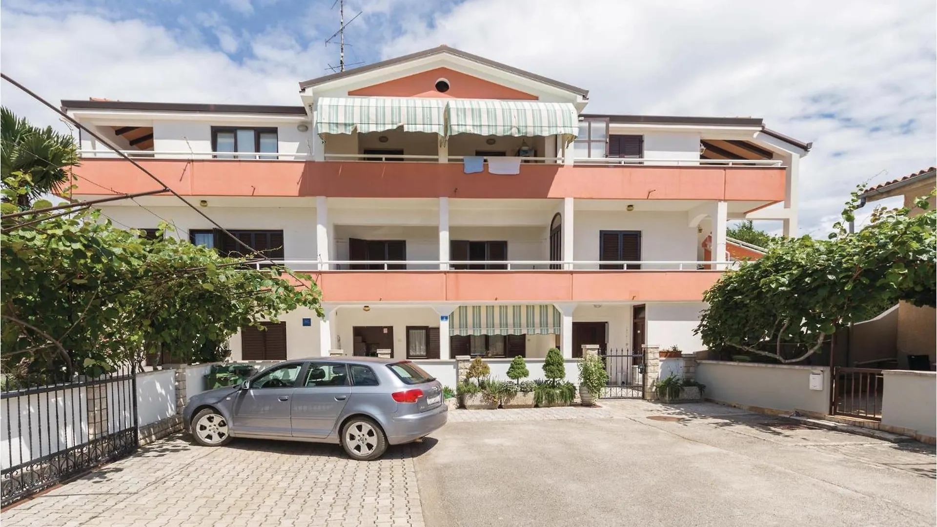 2 Bedroom Beautiful Apartment In Savudrija